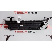 Воздуховод центральной панели правый Tesla Model 3 2019 1083325-00-F,2300172X