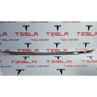 накладка двери (крышки) багажника задней правой Tesla Model X 2020 1032250-00-J,1032250-00-H