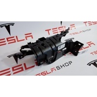 кронштейн (крепление) правый Tesla Model X 2020 1055010-06-J,1051557-00-E