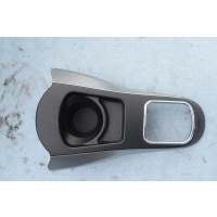 Консоль салона (кулисная часть) Toyota Yaris XP130 2014 589010D070