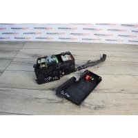 Блок предохранителей (под капотом) FORD Focus 2 1223183