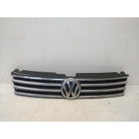 Решетка радиатора Volkswagen Touareg 2 2015-2018 7P6853651LZLL