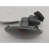 Повторитель поворота правый Toyota Auris 2007 81730-02080
