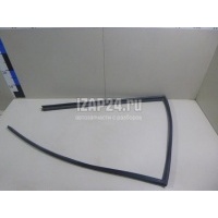 Уплотнитель стекла двери Nissan Tiida (C11) (2007 - 2014) 82331EL40A