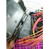 блок предохранителей Audi 8d2941824