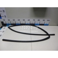 Уплотнитель стекла двери Toyota Auris (E15) (2006 - 2012) 6815102100