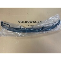 Решётка центральная бампера skoda superb 3t0853677