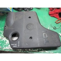 Декоративная крышка двигателя Volkswagen Passat 1996 028103935c