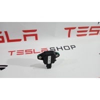 Датчик удара передней правой Tesla Model S 2015 1005275-00-A
