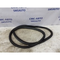 Уплотнитель двери Volvo V40 2013-2016 31385842
