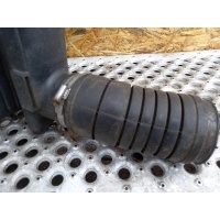 Патрубок воздушного фильтра Volkswagen Transporter T4 1997 074129627A