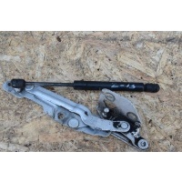 Петля капота левая Volkswagen Passat B5 1999 8D5827301C