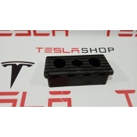 Опора под домкрат (поддомкратная подушка) Tesla Model S 2015 1009124-00-C