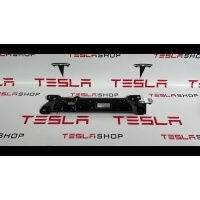 кронштейн (крепление) Tesla Model 3 2021 1103760-00-C
