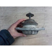Лапа подушка двигателя audi 80 b4 2.0 8v oe