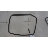 Уплотнитель стекла двери задней правой Land Rover Freelander 1997-2006 2005 CGE000660