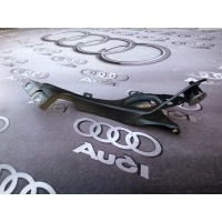 кронштейн крыла правый Audi RS 6 C7 2016 4G0821136A