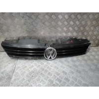Решетка радиатора Jetta 6 (11-15) б\у