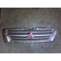 Решетка радиатора Mitsubishi Pajero 2000-2006 2002 MR441863