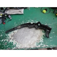 Кронштейн крепления бампера Volkswagen Passat 1998 3b0807050a