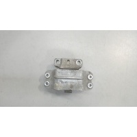 Подушка крепления двигателя левая Volkswagen Passat 6 2005-2010 2008 3C0199555P
