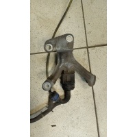 Кронштейн Mercedes ML 350 2008 A2720100240
