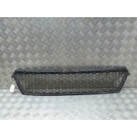 Решетка переднего бампера Renault Sandero I 2009-2014 8200735103