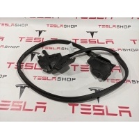 Уплотнитель Tesla Model S 2012 6009593-00-D