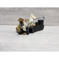 Замок двери задней правой Chrysler 300C 2004-2010 04575892AA