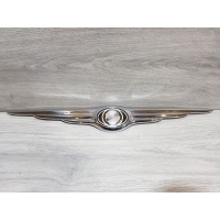 Эмблема крышки багажника Chrysler 300C 2004-2010 04805988AA