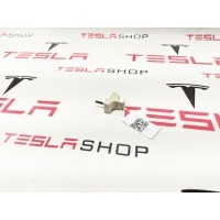 Крепление (крючок) солнцезащитного козырька Tesla Model S 2015 1002479-00-D
