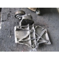 Кронштейн компрессора кондиционера Volkswagen Passat 1999 058260885c