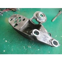 Кронштейн двигателя Volkswagen Passat 1998 4b0199351a