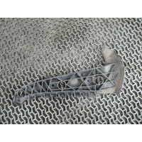 Кронштейн крепления бампера Audi A6 1999 4b9807453f
