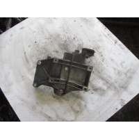 Кронштейн компрессора кондиционера Volkswagen Passat 1998 058260885c