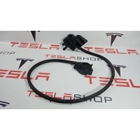 Уплотнитель Tesla Model S 2014 6009593-00-D