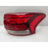 Фонарь наружный Mitsubishi Outlander 3 GF 2012 8330B174