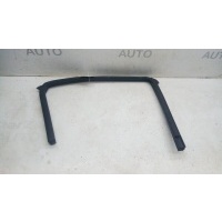 Уплотнитель двери Nissan Juke YF15 2013 82331BA60B