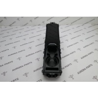 Подстаканник на центральном тоннеле Land Rover Discovery L462 2016 LR104906