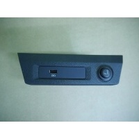 Audi q3 83a a1 разъем порт usb 82a035726