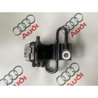 петля двери передней правой Audi A8 D3/4E 2006 4E0831412C