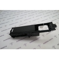 Подстаканник на центральном тоннеле Land Rover Discovery L462 2016 LR104906