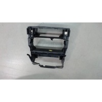 Кронштейн магнитолы перед. левая=правая Audi A4 (B6) 2000-2004 2005 8H0858005