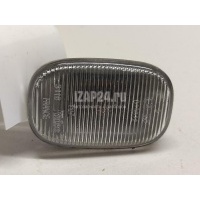 Повторитель на крыло белый Toyota CorollaVerso (2004 - 2009) 8173002023
