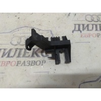 кронштейн (сопут. товар) VW Tiguan 2007-2011 06J971845