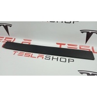наружная декоративная накладка двери нижняя Tesla Model X 2020 1035204-00-E
