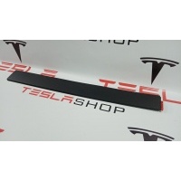 наружная декоративная накладка двери нижняя Tesla Model X 2020 1035203-00-E