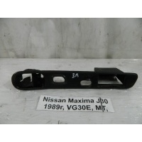Накладка двери Nissan Maxima J30 1988-1994 8296185E00