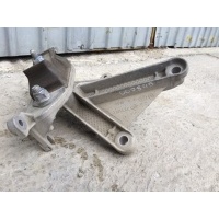 Кронштейн опоры КПП Renault Sandero 1 8200216113