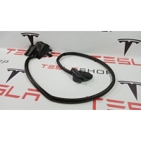 Уплотнитель Tesla Model S 2014 6009593-00-D
